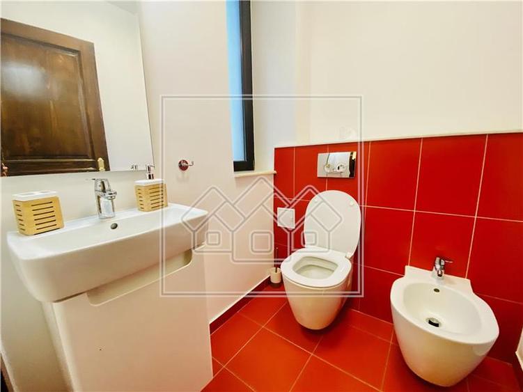 Casă individuală cu 3 camere cu Canalizare în Calea Dumbrăvii