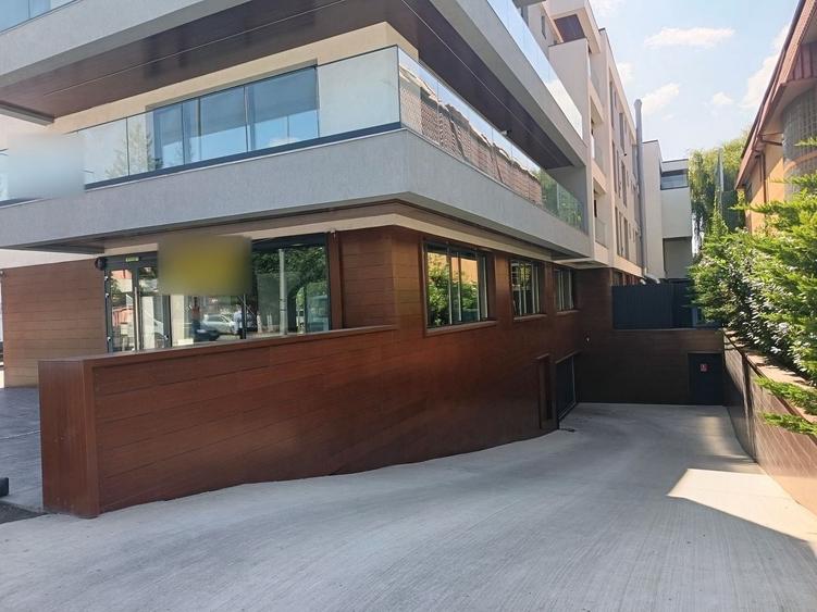Spațiu comercial, de 280 mp, în Central