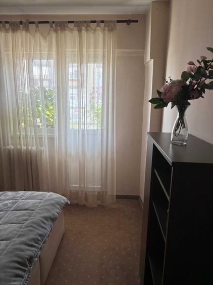 Apartament cu 3 camere decomandat în Valea Ialomiței