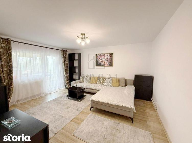 Apartament cu 4 camere decomandat, mobilat în Est