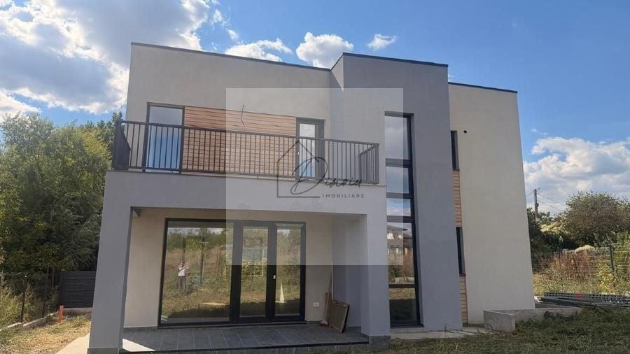 Casă individuală cu 5 camere cu Canalizare în Corbeanca
