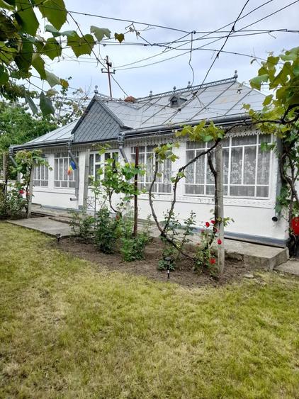 Casă cu 4 camere în Stăuceni