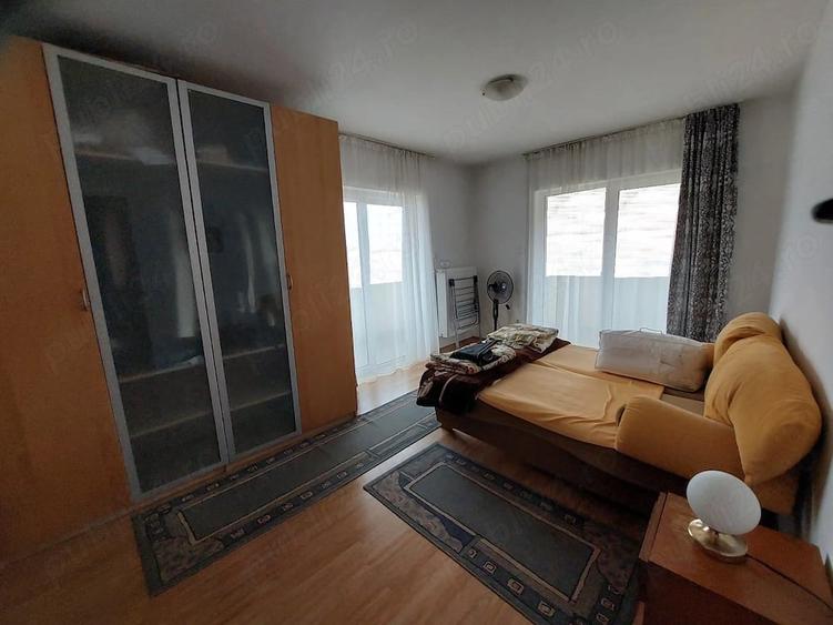 Apartament cu 3 camere decomandat în Florești