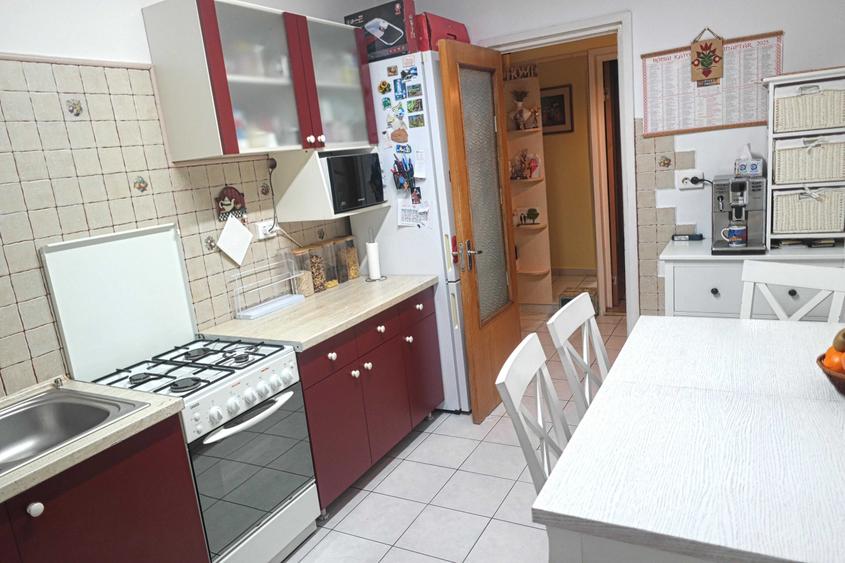 Apartament cu 4 camere decomandat, mobilat în Central