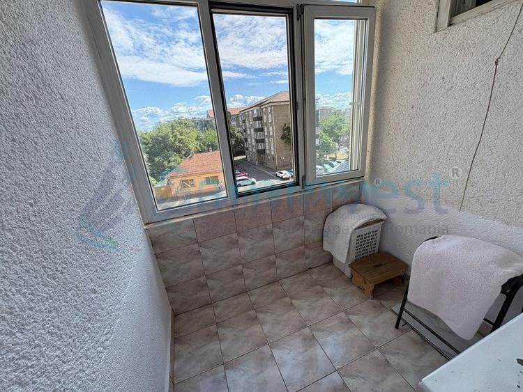 Apartament cu 3 camere decomandat, mobilat în Decebal