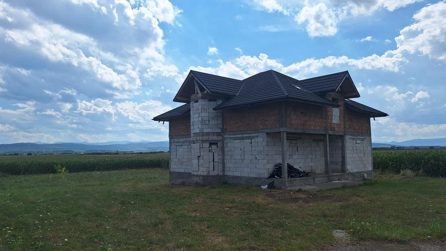 Casă cu 4 camere în Șinca