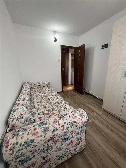Apartament cu 3 camere semidecomandat în Mircea cel Bătrân