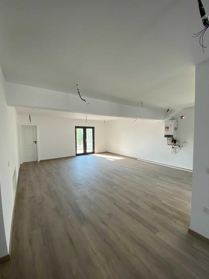 Casă cu 3 camere în Valea Lupului