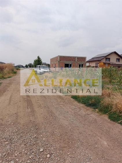 Teren 330 mpla 250-300 m de alte case.Zona in dezvoltare. - 4