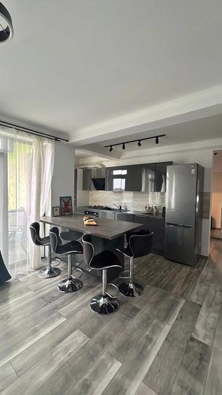 Apartament cu 3 camere semidecomandat în Giroc
