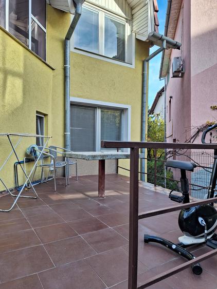 Apartament cu 3 camere decomandat în Zorilor