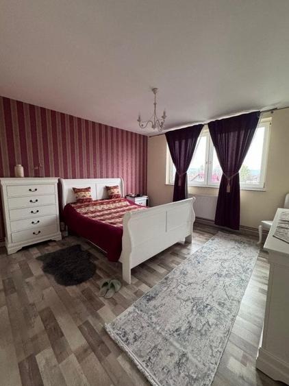 Casă individuală cu 7 camere cu Canalizare în Exterior Est