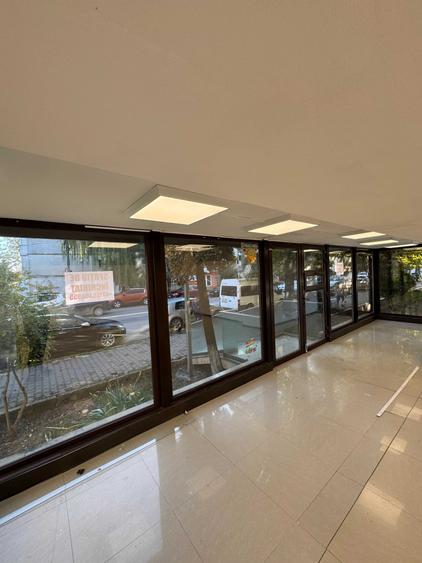 Spațiu comercial, de 90 mp, în Central