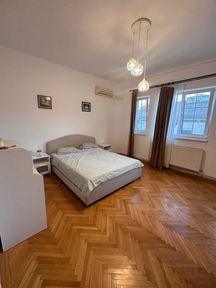 Apartament cu 3 camere semidecomandat în Central