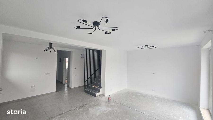 Casă cu 4 camere în Corbeanca