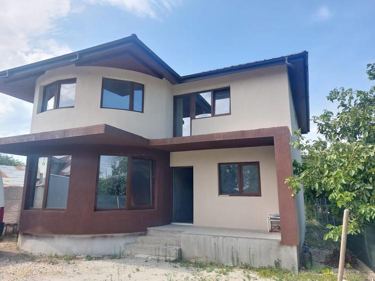 Casă individuală cu 7 camere cu Canalizare în Mihăilești