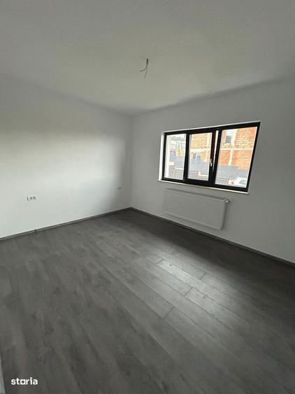Casă cu 4 camere cu Teren 250 Mp în Valea Lupului