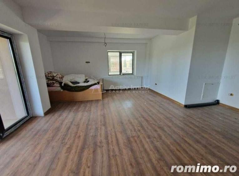 Casă cu 12 camere cu Teren 1000 Mp în Români