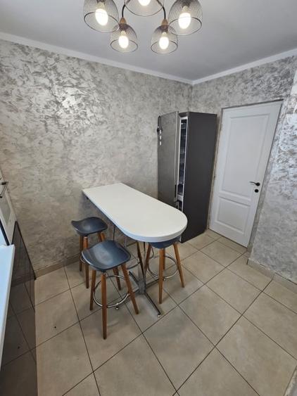 Apartament cu 3 camere decomandat, mobilat în Tomis II