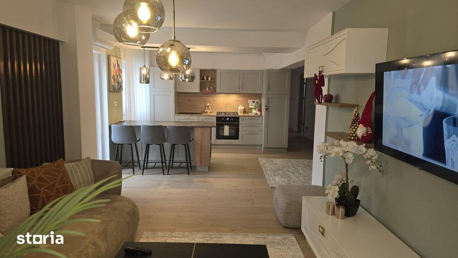 Apartament cu 4 camere decomandat în Micul Dallas