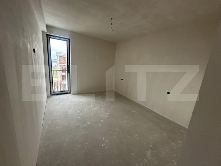 Apartament cu 3 camere decomandat în Careiului