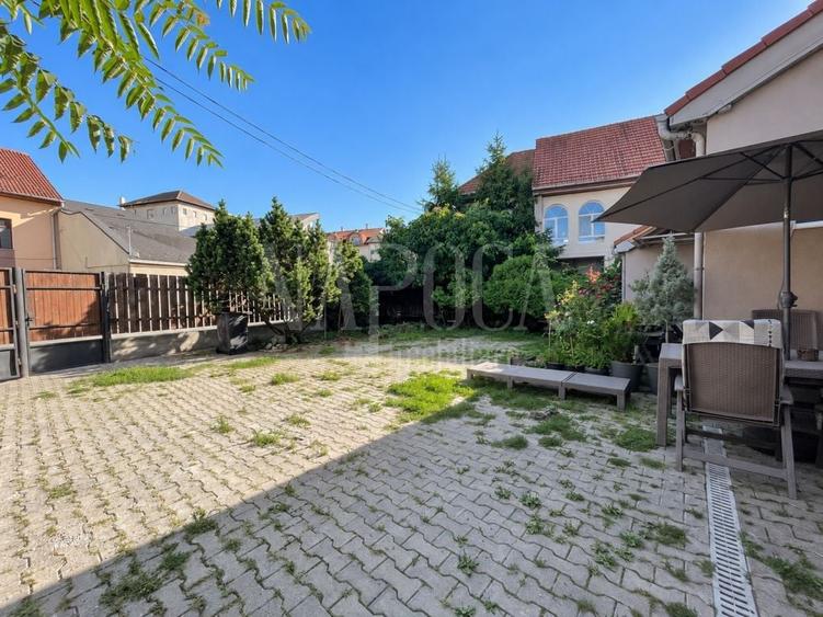 Casă individuală cu 4 camere cu Canalizare în Central