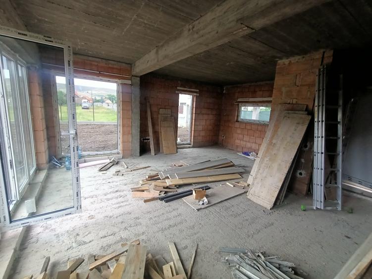 Duplex cu 4 camere cu Canalizare în Florești