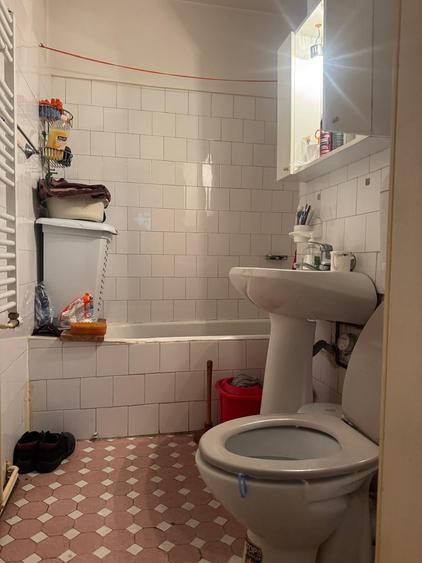 Apartament cu 2 camere semidecomandat în P-ța Victoriei