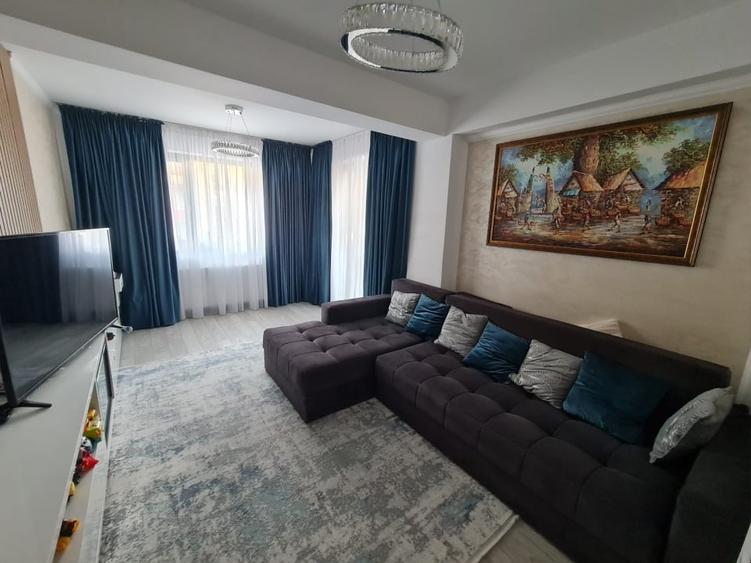 Apartament cu 2 camere decomandat, mobilat în Tractorul
