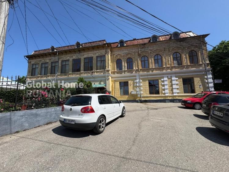 Hotel/Pensiune, de 1,626 mp, în Curtea de Argeș