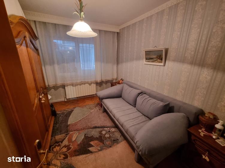 Apartament cu 4 camere decomandat în Delfinariu