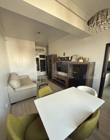 Apartament cu 3 camere decomandat, mobilat în Central
