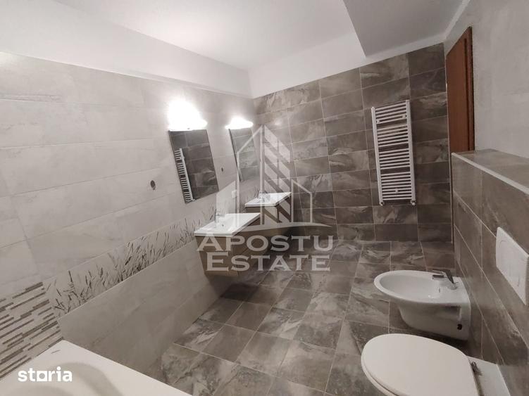 Apartament cu 3 camere decomandat în Dumbrăvița