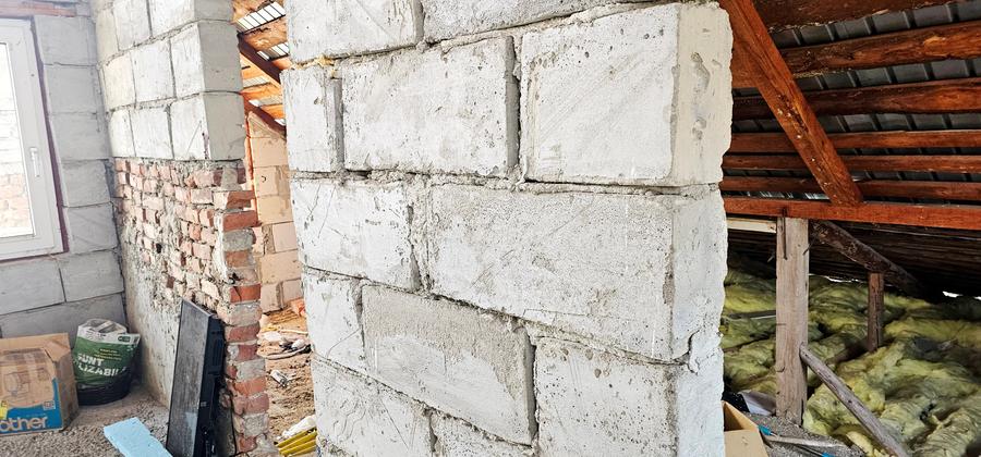 Casă cu 5 camere cu Teren 1407 Mp în Exterior Vest