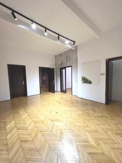 Apartament cu 4 camere în Primăverii