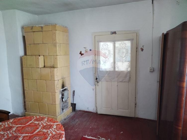 Casă individuală cu 4 camere cu Teren 3370 Mp în Central