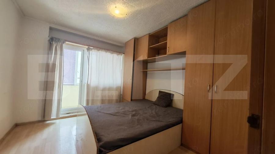 Apartament cu 3 camere,decomandat, zona Nufarul - 8