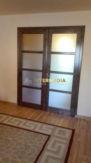 Casă individuală cu 3 camere cu Canalizare în Cetate