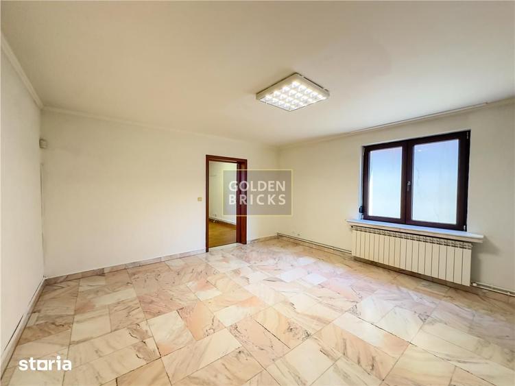 Casă cu 7 camere cu Teren 60 Mp în Centrul Civic