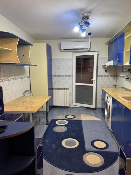 Apartament cu 3 camere decomandat în Podu Turcului
