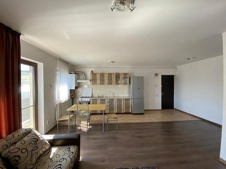 Apartament cu 3 camere semidecomandat în Florești