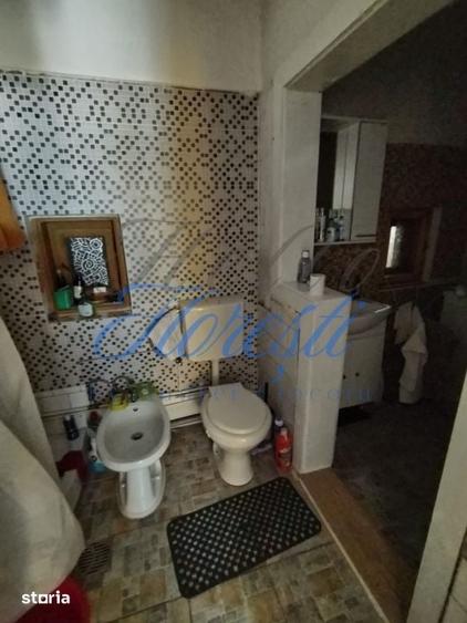 Casă cu 3 camere semidecomandat cu Teren 418 Mp în Florești
