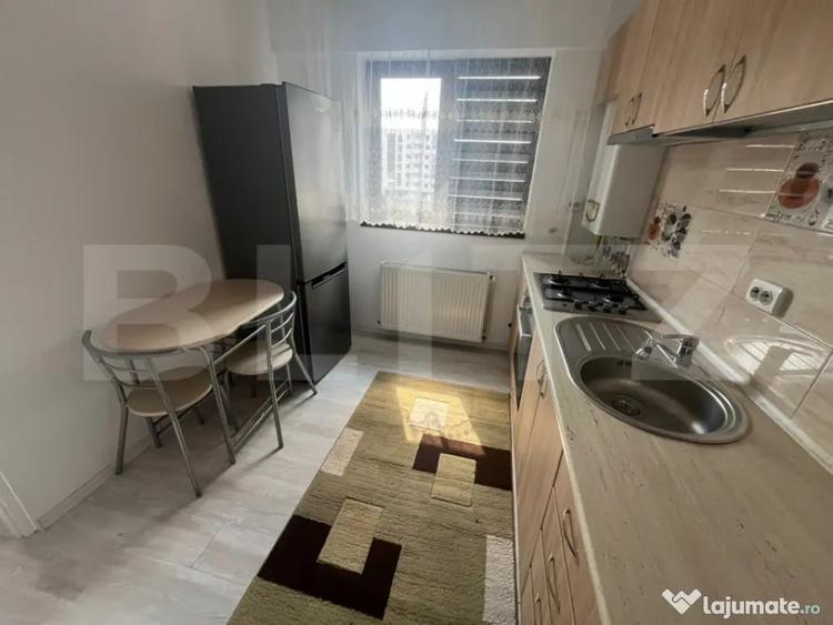 Apartament cu 3 camere decomandat, mobilat în Central