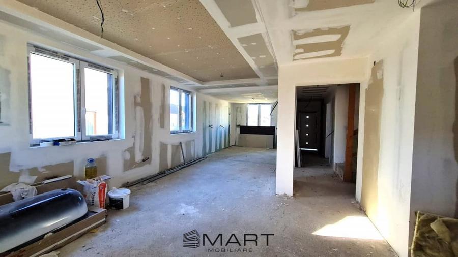 Casă cu 7 camere cu Teren 250 Mp în Șelimbăr