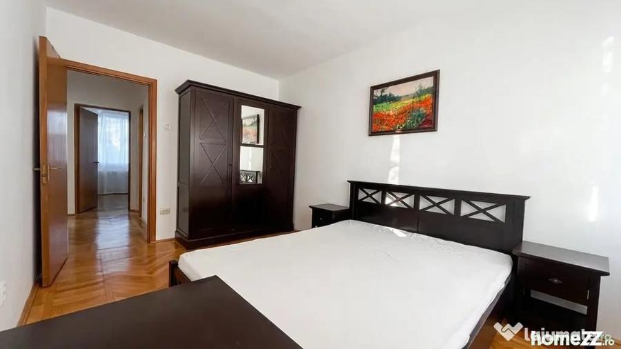 Apartament cu 3 camere semidecomandat în Grivița