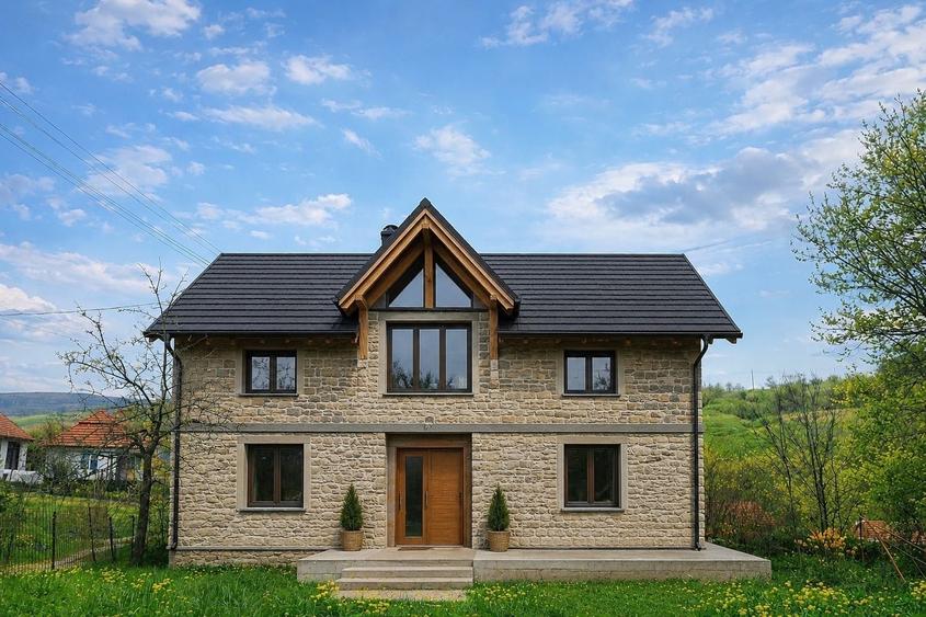Casă cu 4 camere cu Teren 1077 Mp în Podeni