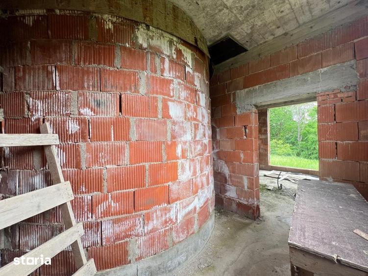Casă cu 4 camere cu Teren 813 Mp în Găvana