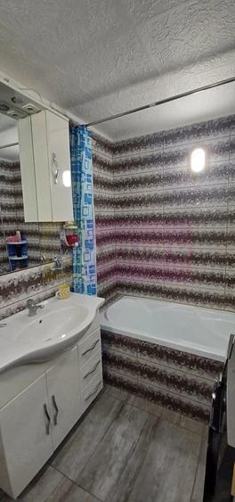 Casă cu 2 camere cu Canalizare în Săbăreni