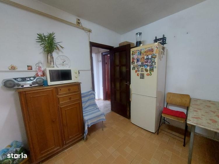 Apartament cu 3 camere decomandat în Micro 11
