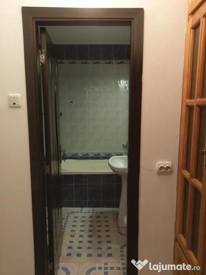 Apartament cu 3 camere decomandat în Ștefan cel Mare